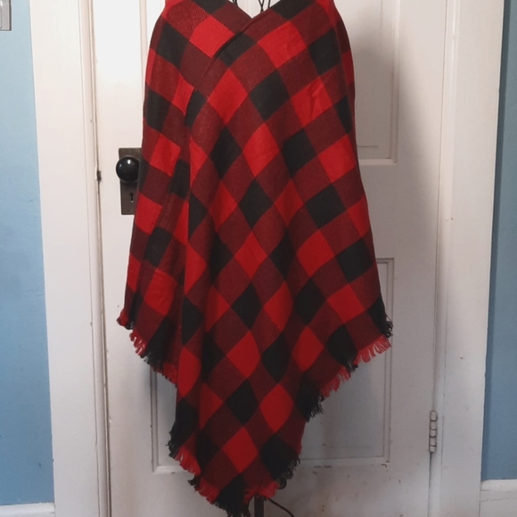 Buffalo Check Plaid Pattern Red Black Lightweight Spring Summer Knit Poncho - Picture 1 of 4